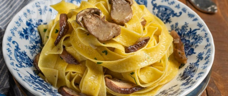 TAGLIATELLE AI PORCINI